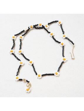 Roxanne Assoulin Daisy Necklace